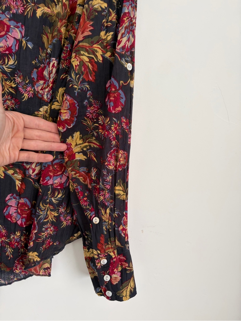 Cino Floral Crinkle Cotton Button Down Shirt Blouse women’s Large. - Picture 3 of 4